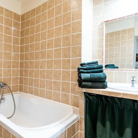 Place Du Palais Des Papes 3 Parking Climatisation 3 Salles De Bain Apartment *