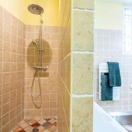 Apartment Place Du Palais Des Papes 3 Parking Climatisation 3 Salles De Bain